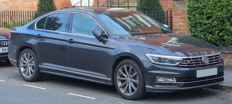 Volkswagen Passat B8 R-Line gri închis